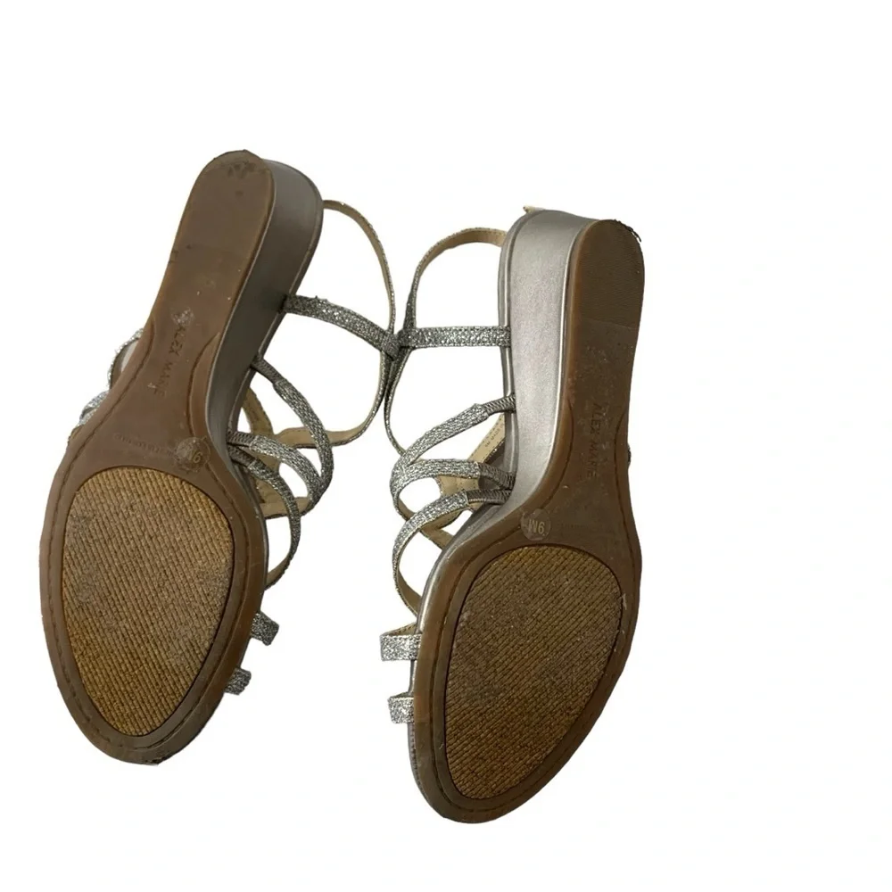 Alex Marie Maryn silver strap kitten wedge sandal.‎ Size 9